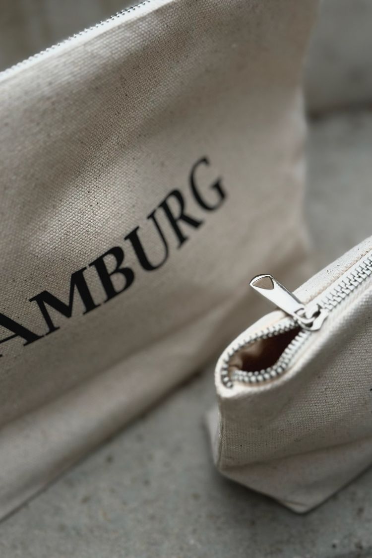 Eco-cotton cosmetic bag white, black M  Hamburg 02SL01
