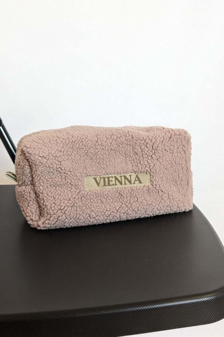 Plüsch-Kosmetiktasche mit Vienna-Patch 032S06