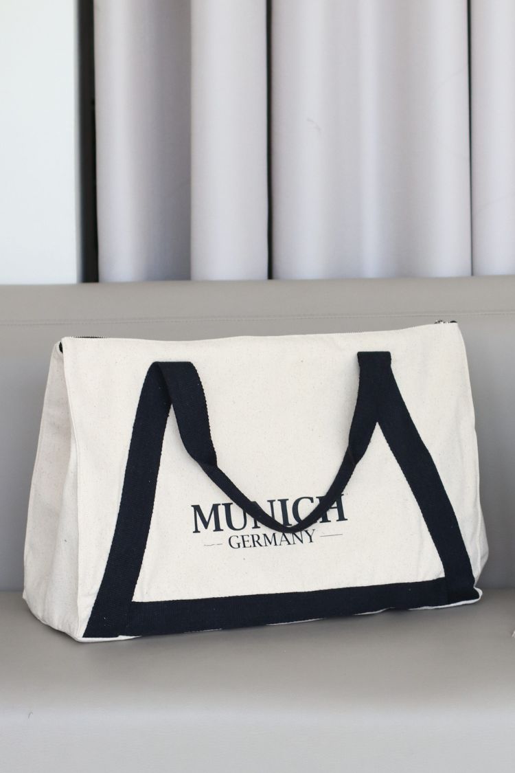 Eco-bag with a white handle White Munich 08S04