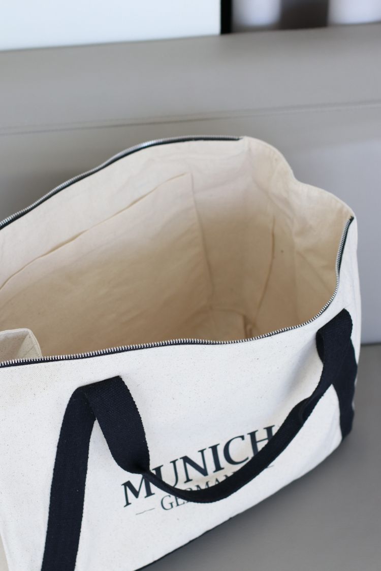 Eco-bag with a white handle White Munich 08S04